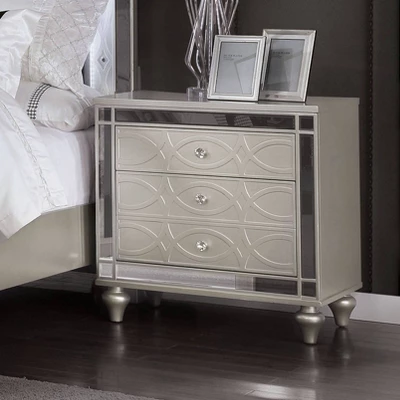 3pc Queen La Mesa Bed Nightstand And Dresser Set Silver - HOMES: Inside + Out 8 3pc Queen La Mesa Bed Nightstand And Dresser Set Silver - HOMES: Inside + Out - Image 8